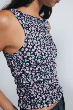 Top ajustado florecitas