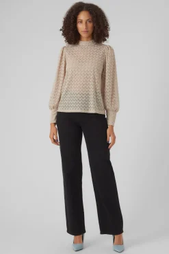 Top de encaje cuello cerrado