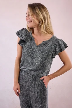 Top de manga corta detalle volantes