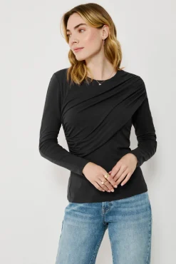 Top de manga larga con detalle drapeado