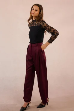 Top de manga larga detalles de encaje