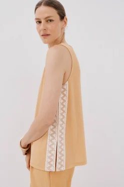 Top detalle puntilla crochet lateral