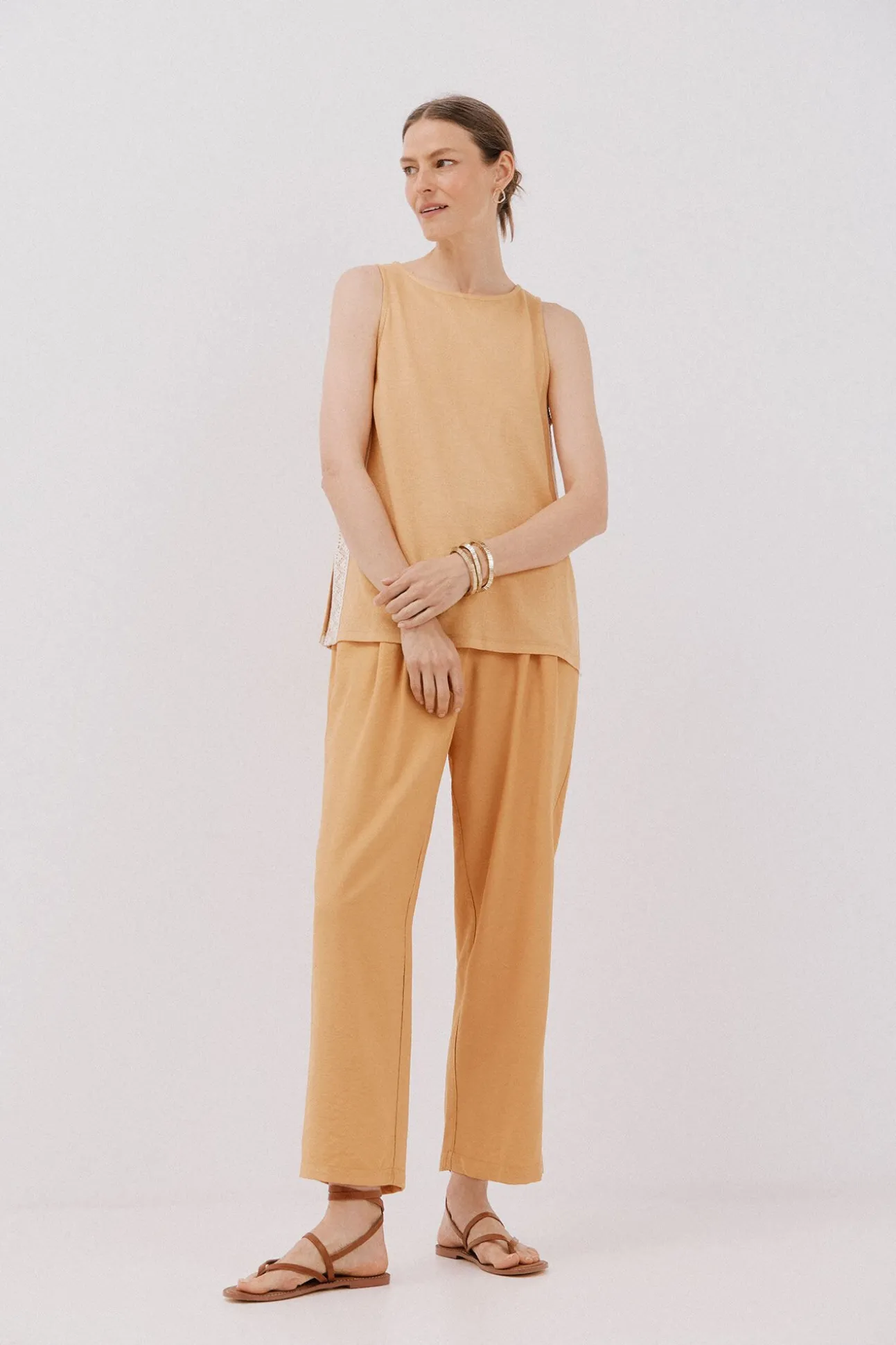 Top detalle puntilla crochet lateral