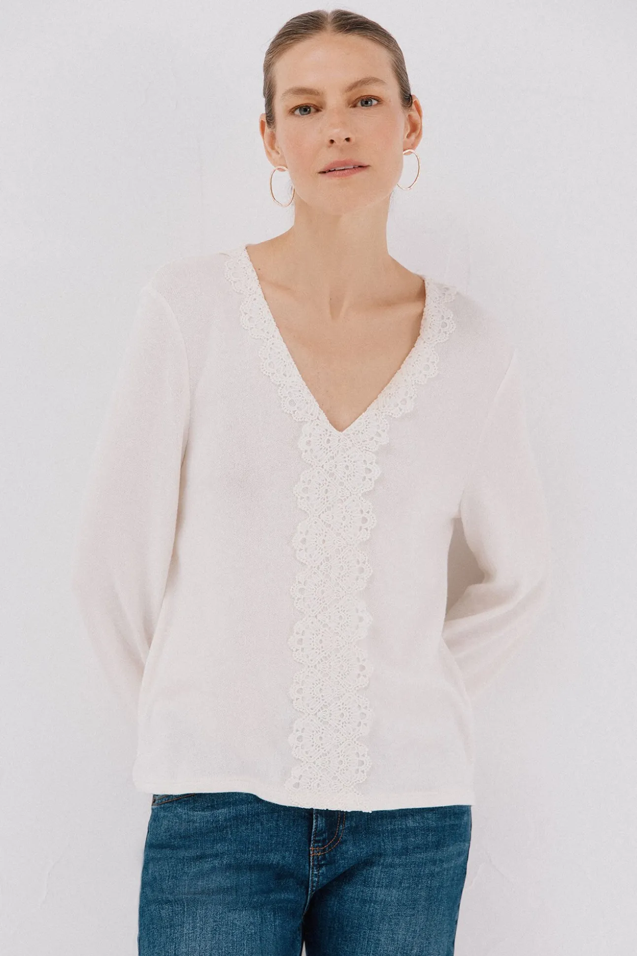 Top detalle puntilla escote