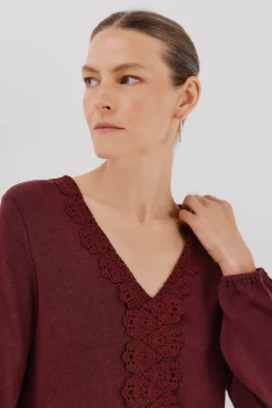 Top detalle puntilla escote