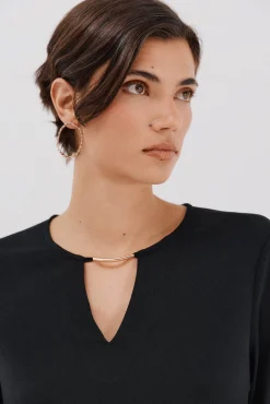 Top pieza dorada escote