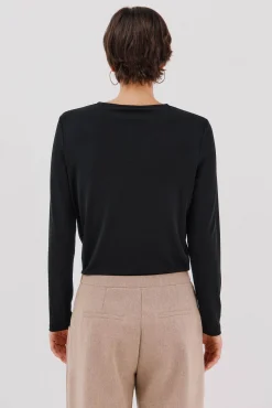 Top pieza dorada escote