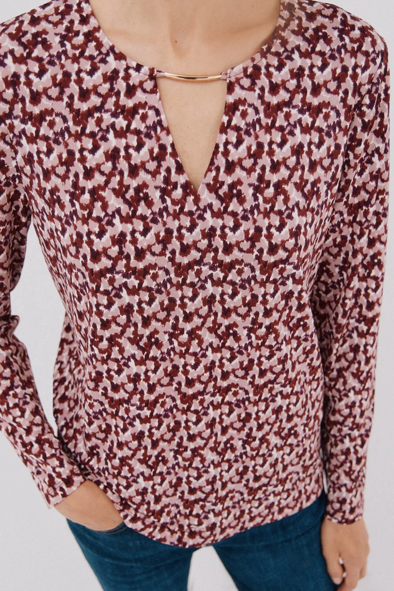 Top pieza dorada escote