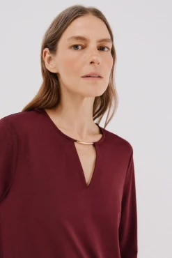 Top pieza dorada escote