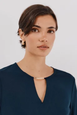 Top pieza dorada escote