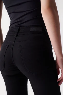 Vaqueros secret push in slim