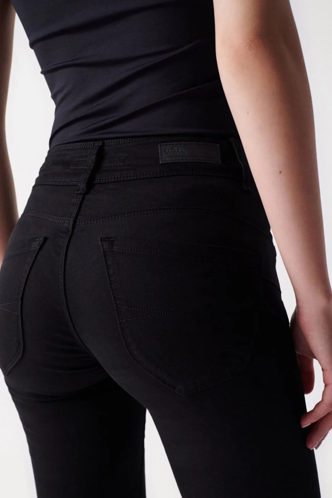 Vaqueros secret push in slim