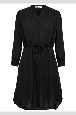 Vestido camisero de manga larga confeccionado con materiales reciclados.