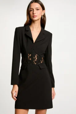 Vestido corto ajustado encaje