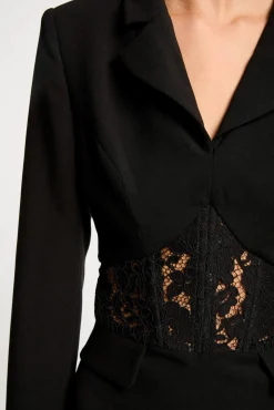 Vestido corto ajustado encaje