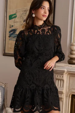 Vestido corto calado Emma