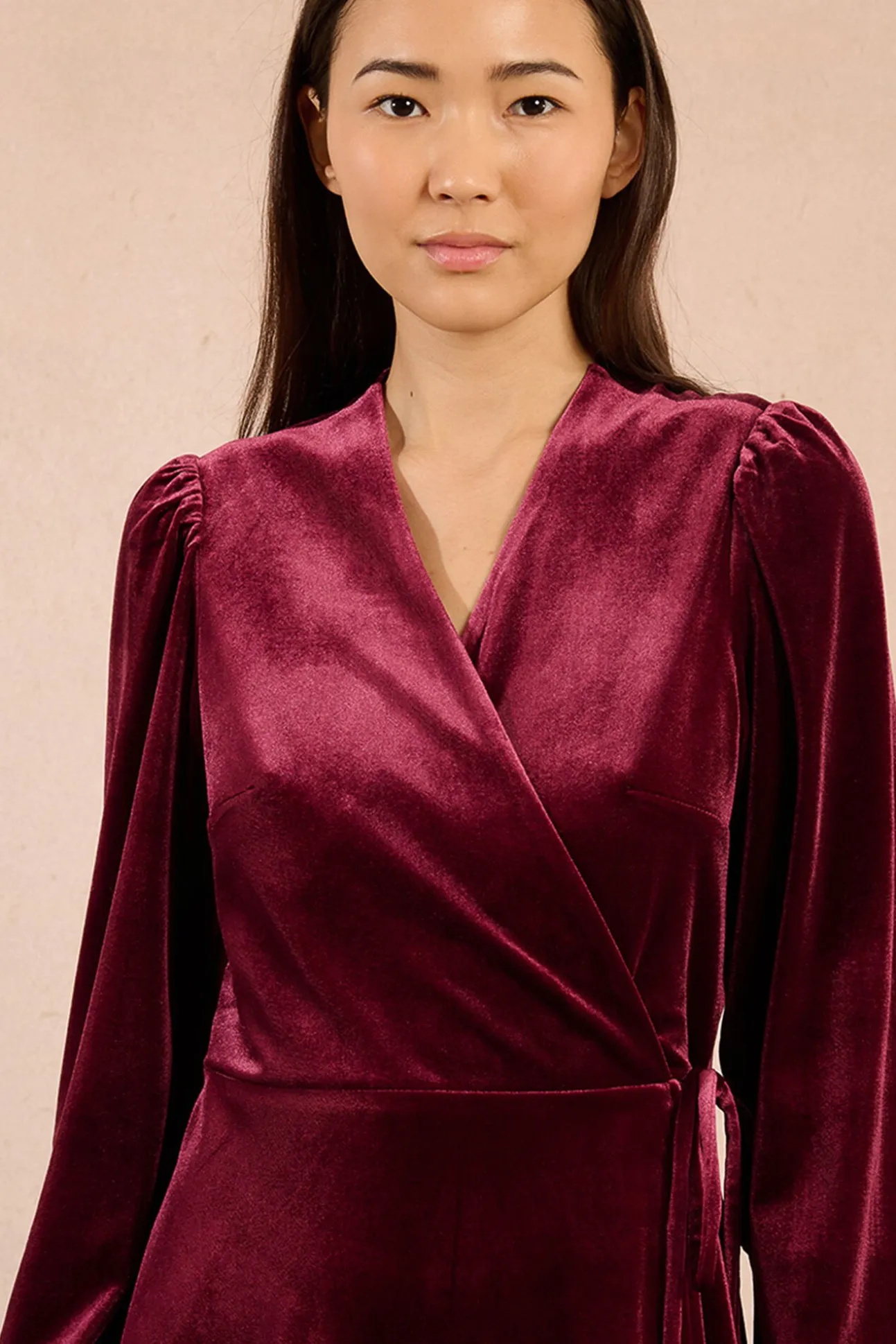 Vestido corto de manga larga terciopelado