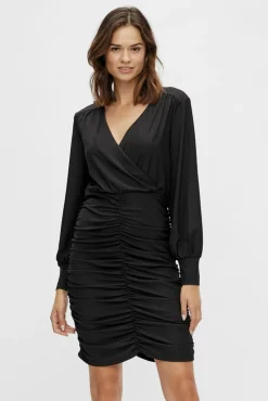 Vestido corto entallado fruncido