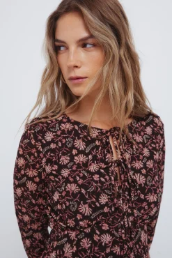 Vestido corto escote lazos estampado