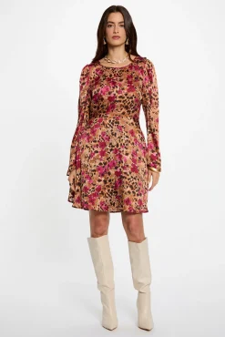 Vestido corto plisado