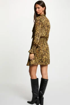 Vestido corto satinado