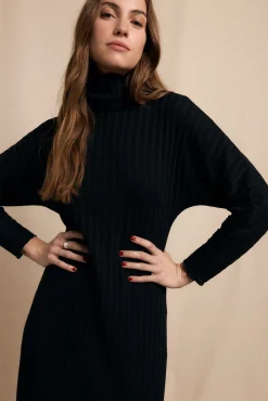 Vestido cuello alto canalé