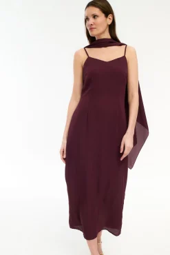 Vestido de gasa con capa