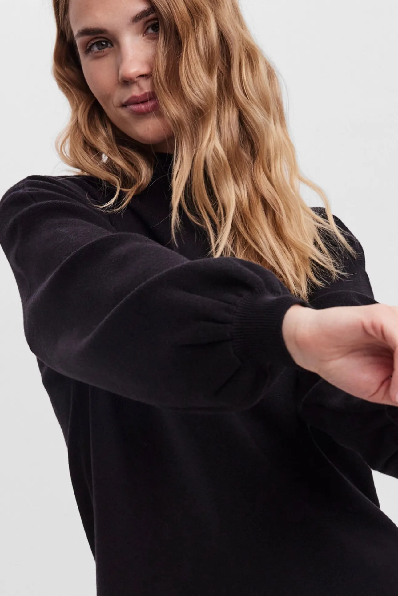 Vestido de punto corto manga larga