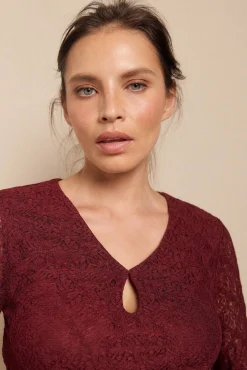 Vestido encaje manga larga