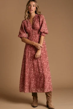 Vestido flores maquillaje