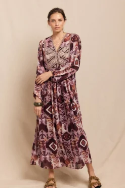 Vestido fluido estampado bordado