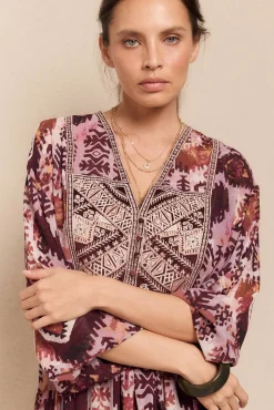 Vestido fluido estampado bordado