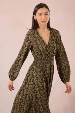 Vestido largo con estampado y pliegues