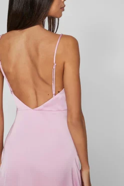 Vestido largo satinado escote drapeado