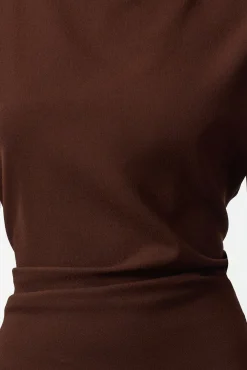 Vestido midi con cuello vuelto