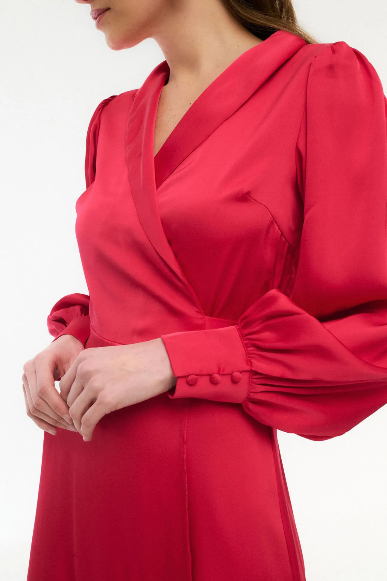 Vestido midi cruzado satinado