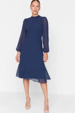 Vestido midi de cuellto alto