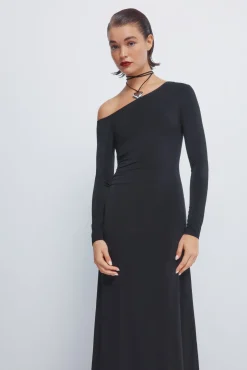 Vestido midi drapeado escote asimétrico
