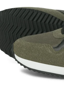 Zapatilla estilo retro