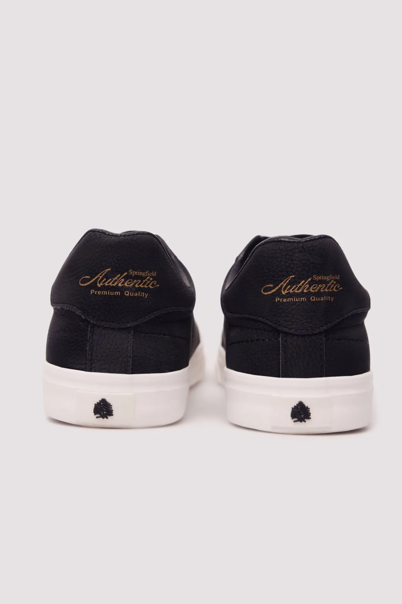 Zapatilla monocolor básica