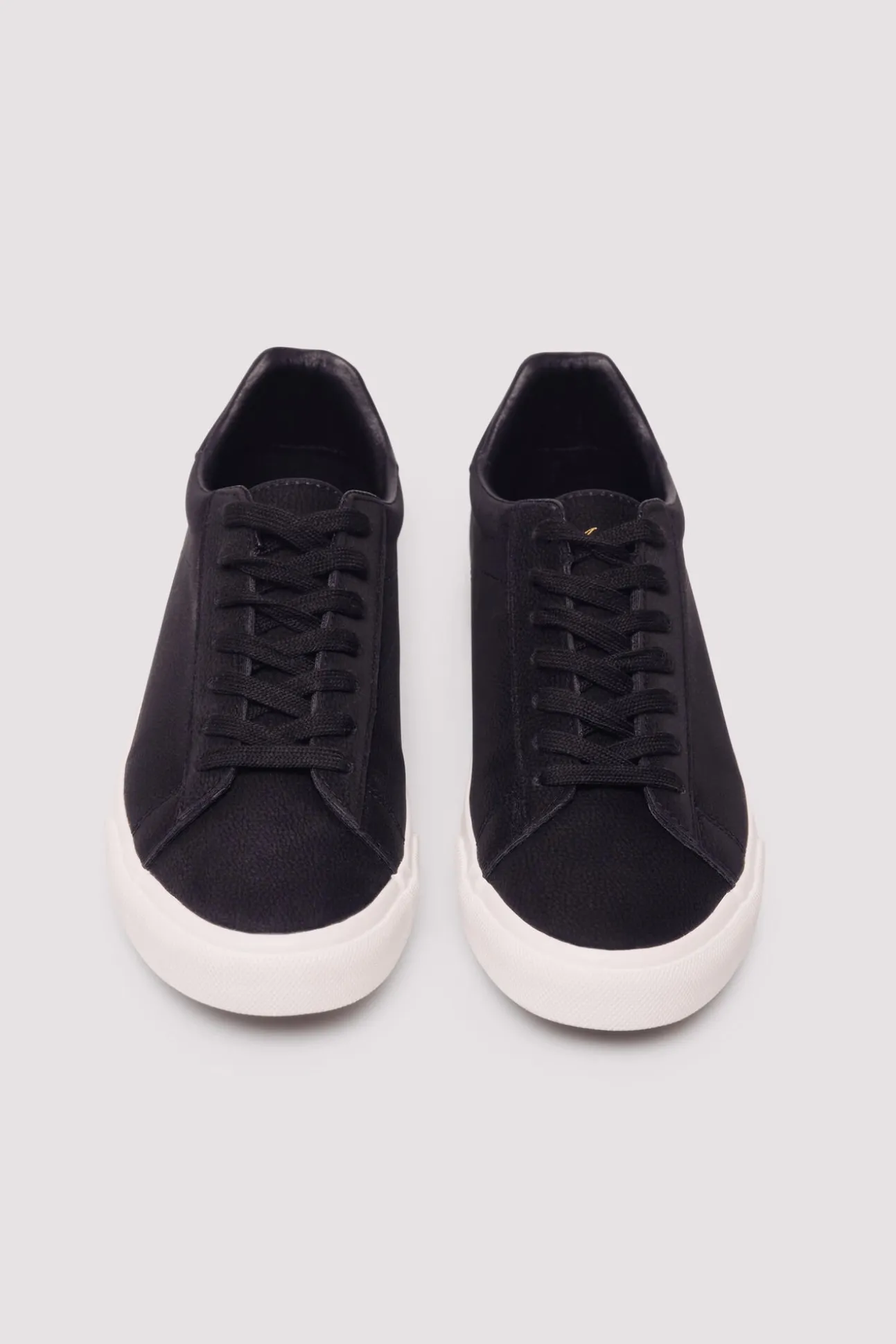 Zapatilla monocolor básica