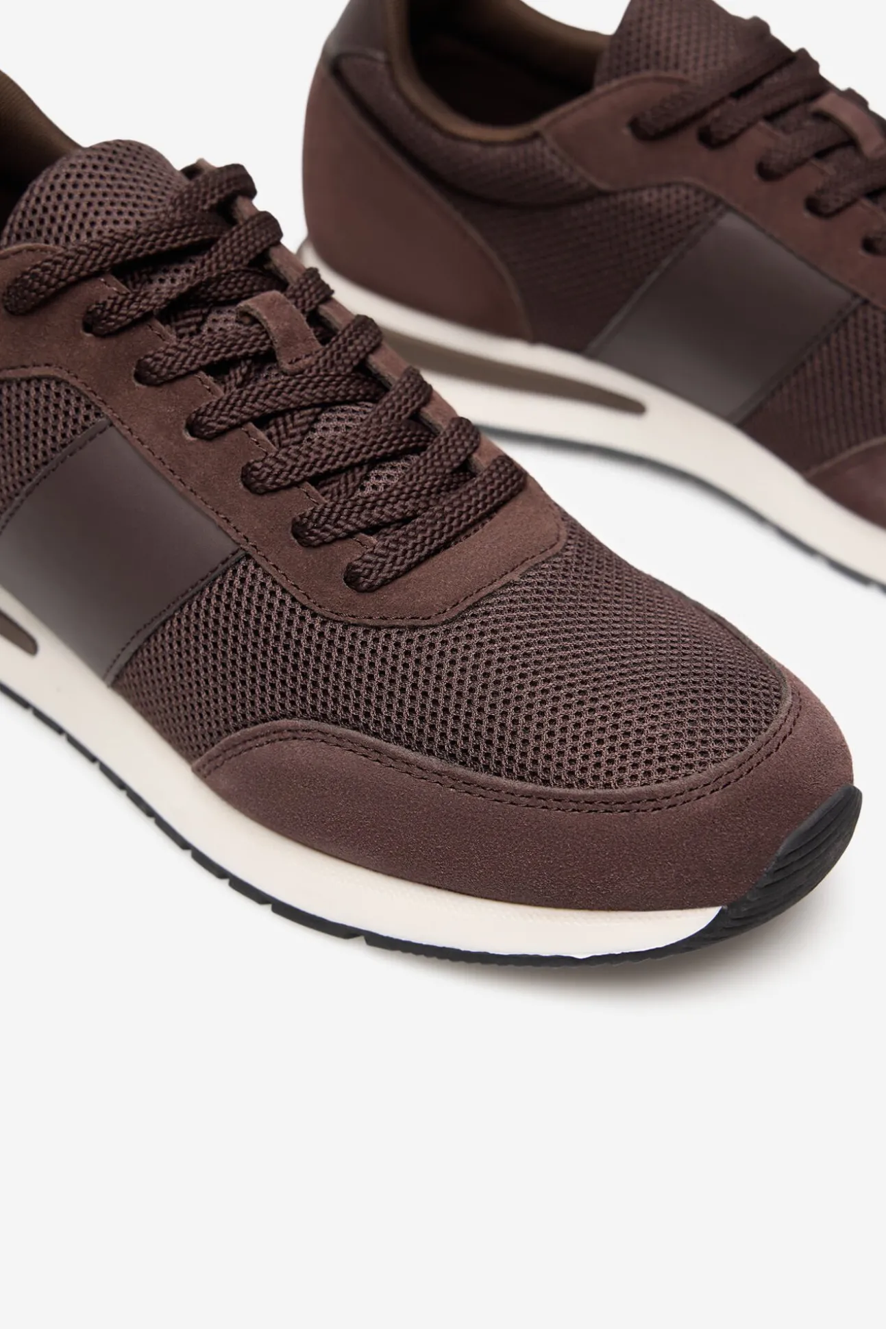 Zapatilla piel y textil