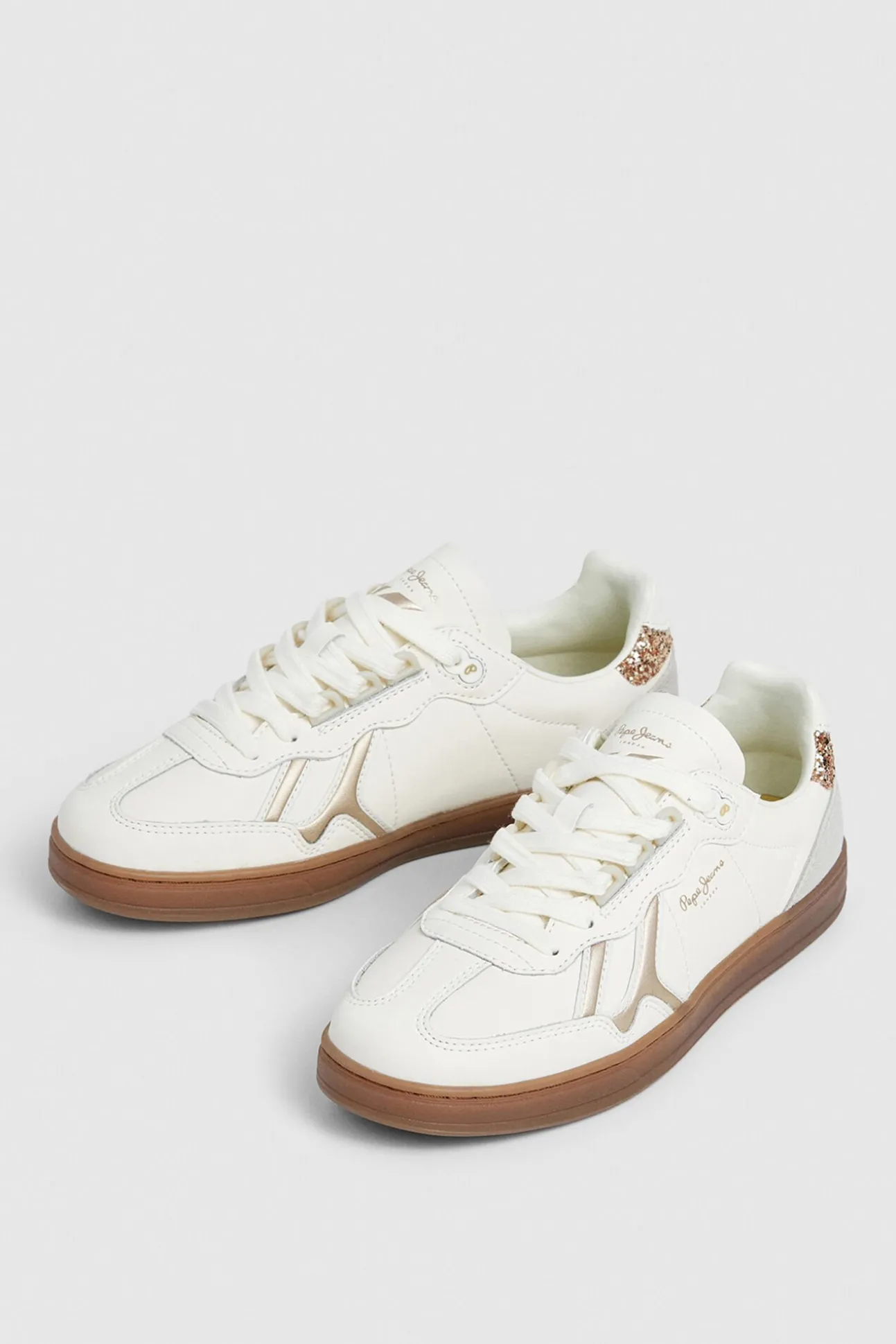 Zapatillas Piel Con Detalles En Ante