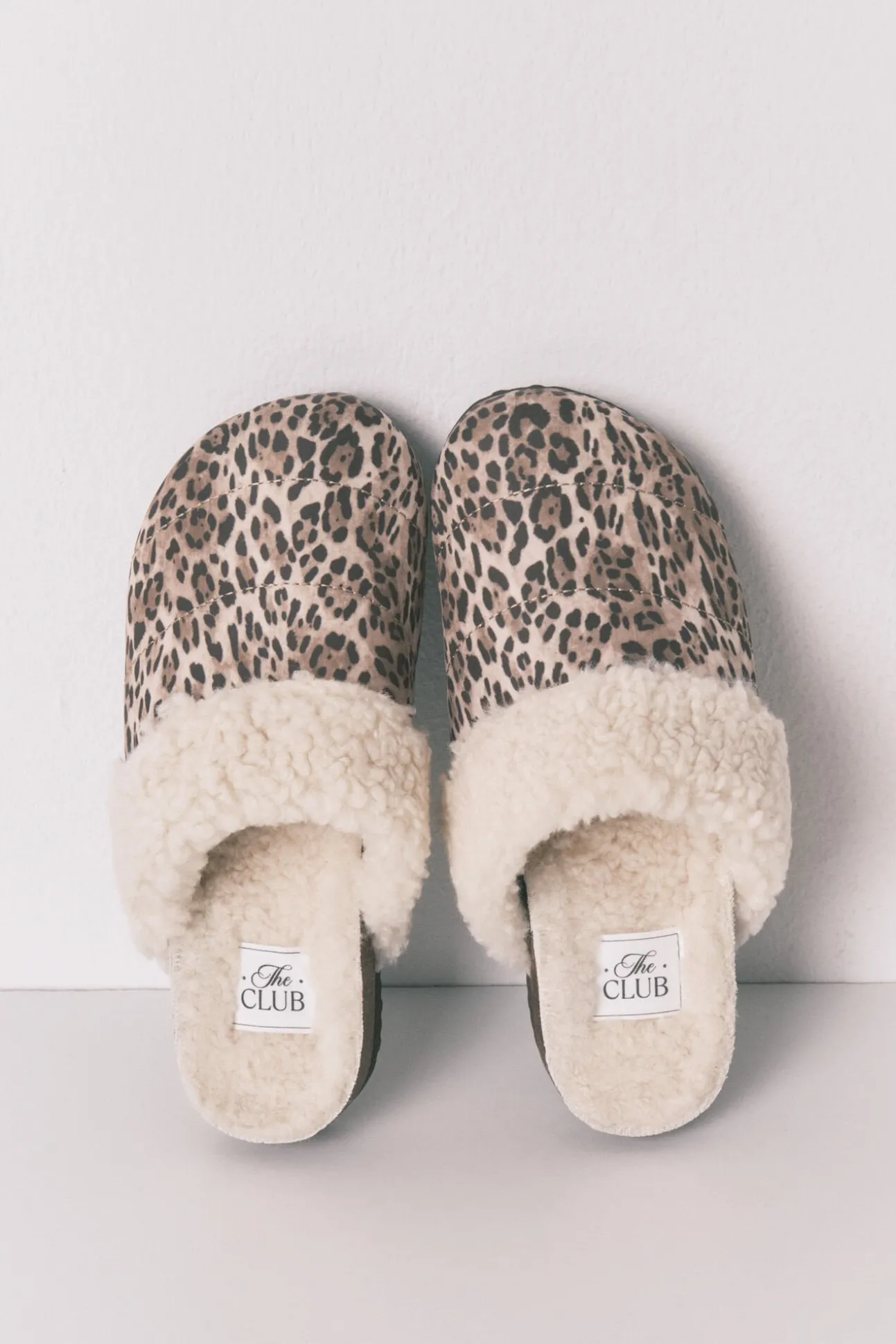 Zapatillas tipo zueco borreguito animal print